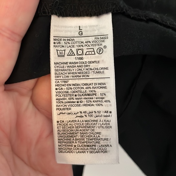 Old Navy embroidered black top size L - Picture 3 of 4